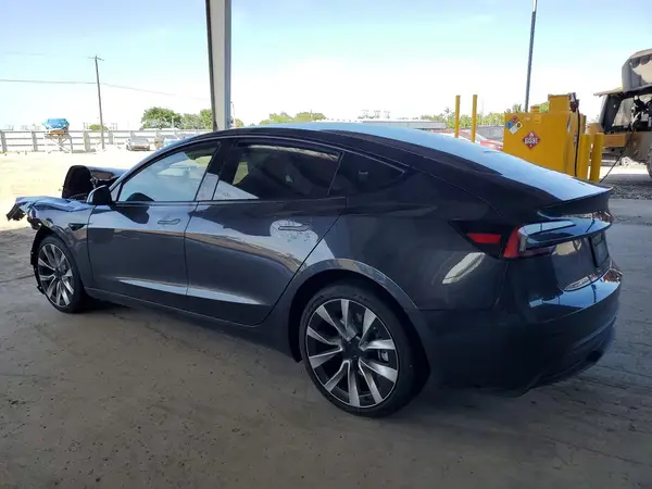 5YJ3E1EA4SF895034 2025 TESLA MODEL 3 - Image 2