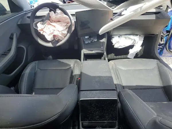 5YJ3E1EA4SF906002 2025 TESLA MODEL 3 - Image 8