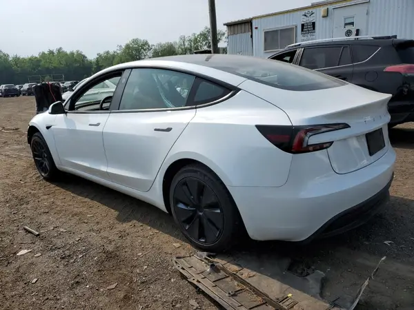 5YJ3E1EA4SF911619 2025 TESLA MODEL 3 - Image 2