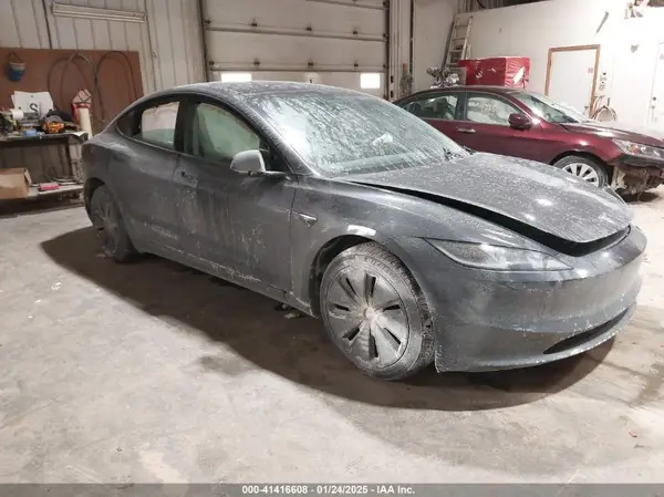 5YJ3E1EA4SF913869 2025 TESLA MODEL 3 - Image 1