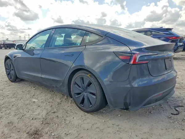 5YJ3E1EA4SF932776 2025 TESLA MODEL 3 - Image 2