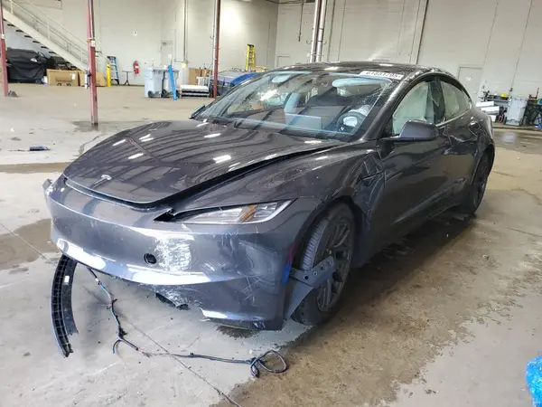 5YJ3E1EA4SF935533 2025 TESLA MODEL 3 - Image 1