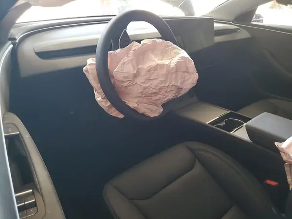 5YJ3E1EA4SF935533 2025 TESLA MODEL 3 - Image 8