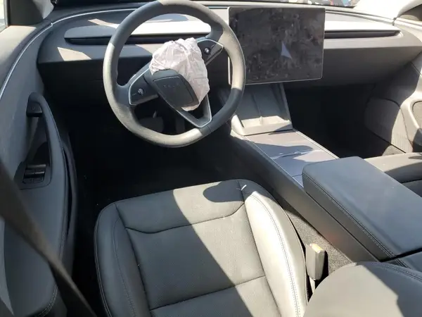 5YJ3E1EA4SF938724 2025 TESLA MODEL 3 - Image 8
