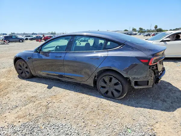 5YJ3E1EA4SF940490 2025 TESLA MODEL 3 - Image 2