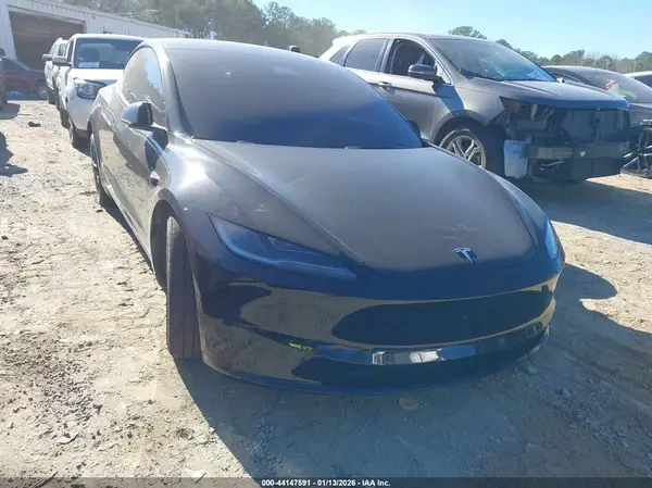 5YJ3E1EA4SF943082 2025 TESLA MODEL 3 - Image 1
