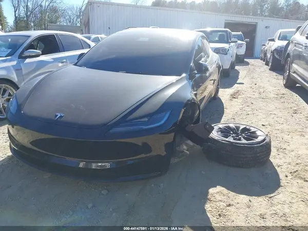 5YJ3E1EA4SF943082 2025 TESLA MODEL 3 - Image 2