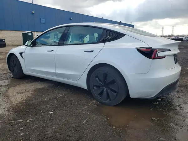 5YJ3E1EA4SF943163 2025 TESLA MODEL 3 - Image 2