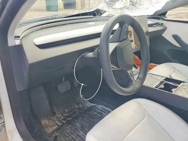 5YJ3E1EA4SF943163 2025 TESLA MODEL 3 - Image 8