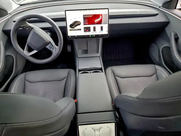5YJ3E1EA4SF963963 2025 TESLA MODEL 3 - Image 8