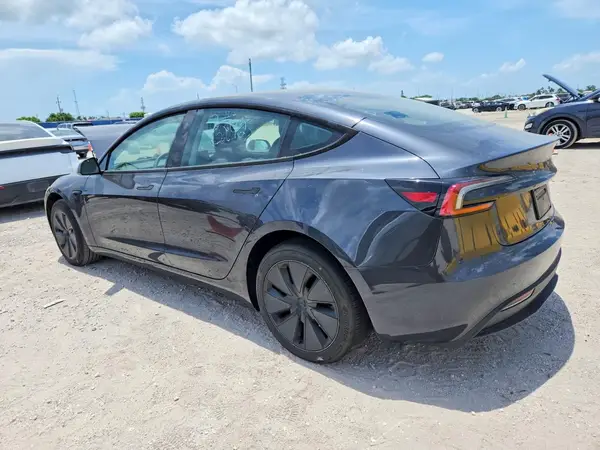 5YJ3E1EA4SF970881 2025 TESLA MODEL 3 - Image 2