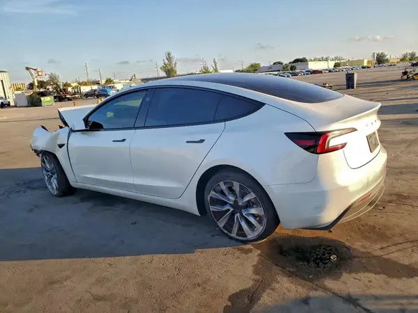 5YJ3E1EA4SF971108 2025 TESLA MODEL 3 - Image 2