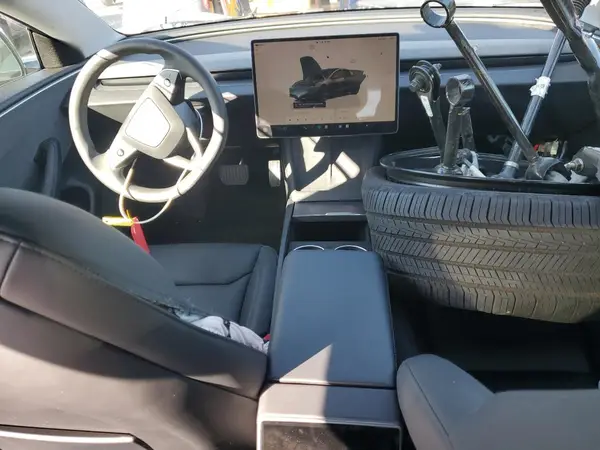 5YJ3E1EA4SF975417 2025 TESLA MODEL 3 - Image 8