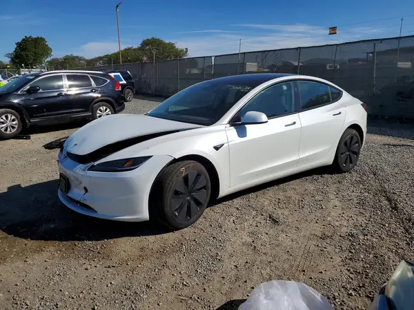 5YJ3E1EA4SF975496 2025 TESLA MODEL 3 - Image 1