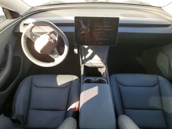 5YJ3E1EA4SF975496 2025 TESLA MODEL 3 - Image 8