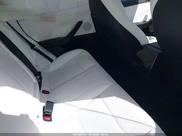 5YJ3E1EA4SF980133 2025 TESLA MODEL 3 - Image 8