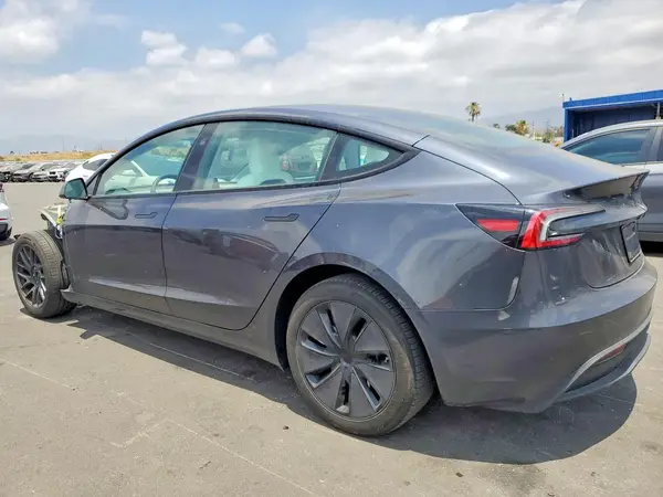 5YJ3E1EA4SF981914 2025 TESLA MODEL 3 - Image 2