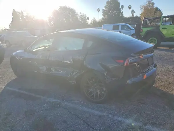 5YJ3E1EA4SF983629 2025 TESLA MODEL 3 - Image 2