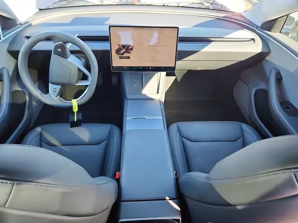 5YJ3E1EA4SF983629 2025 TESLA MODEL 3 - Image 8