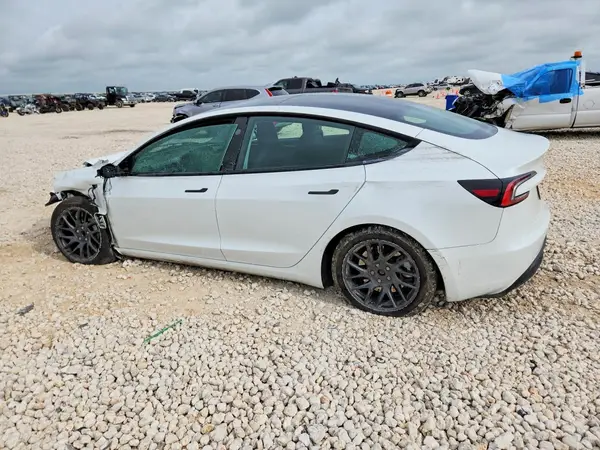 5YJ3E1EA4SF984165 2025 TESLA MODEL 3 - Image 2