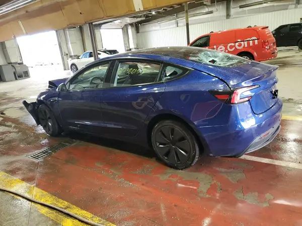 5YJ3E1EA4SF984389 2025 TESLA MODEL 3 - Image 2