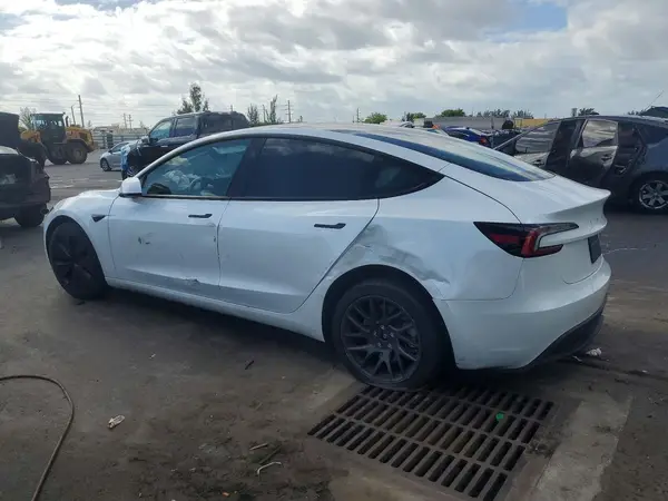 5YJ3E1EA4SF987549 2025 TESLA MODEL 3 - Image 2