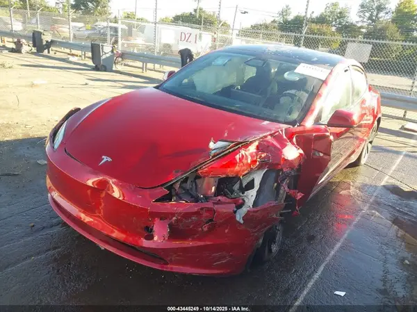 5YJ3E1EA4SF988006 2025 TESLA MODEL 3 - Image 2