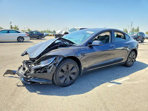 5YJ3E1EA4SF988846 2025 TESLA MODEL 3 - Image 1