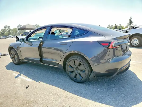 5YJ3E1EA4SF988846 2025 TESLA MODEL 3 - Image 2