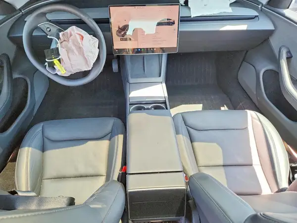 5YJ3E1EA4SF988846 2025 TESLA MODEL 3 - Image 8