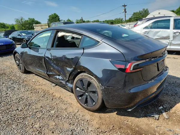 5YJ3E1EA4SF989866 2025 TESLA MODEL 3 - Image 2