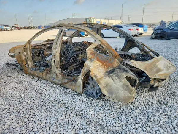 5YJ3E1EA4SF993125 2025 TESLA MODEL 3 - Image 2