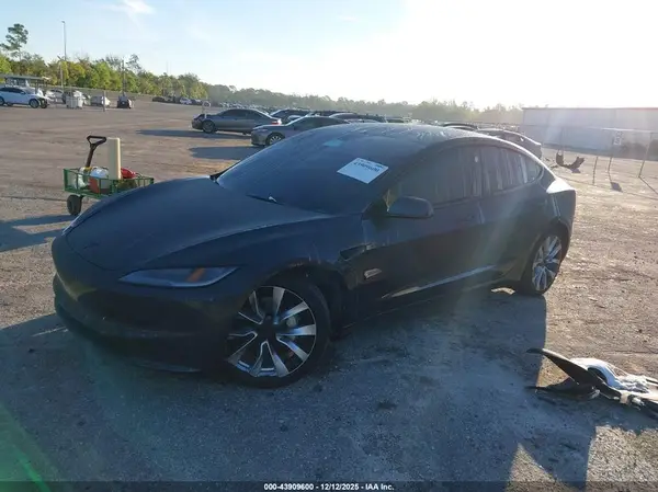 5YJ3E1EA4TF123845 2026 TESLA MODEL 3 - Image 2