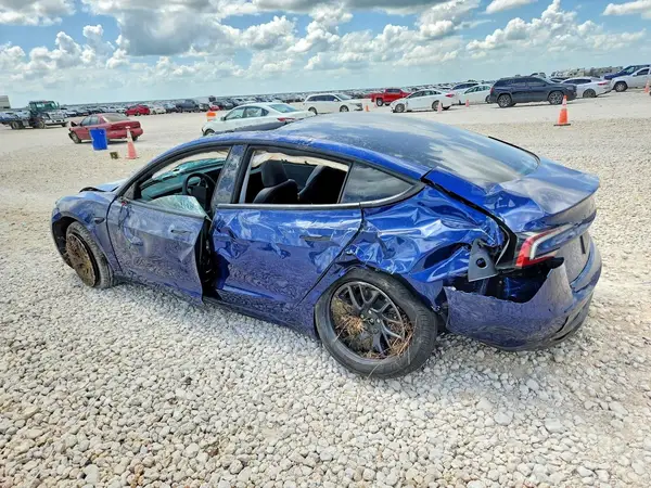 5YJ3E1EA4TF123960 2026 TESLA MODEL 3 - Image 2