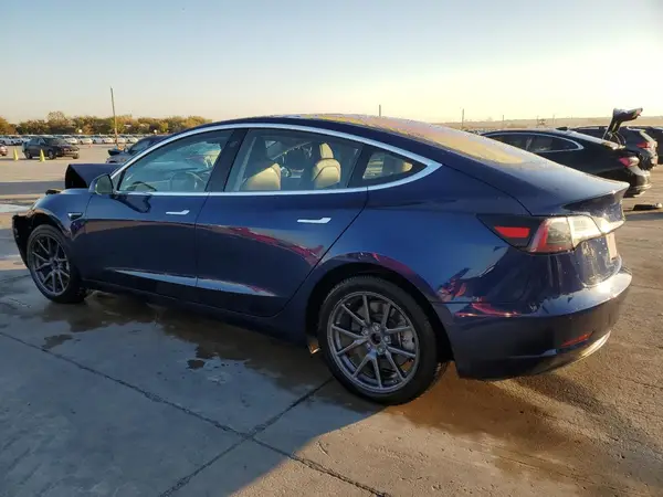 5YJ3E1EA5JF019619 2018 TESLA MODEL 3 - Image 2