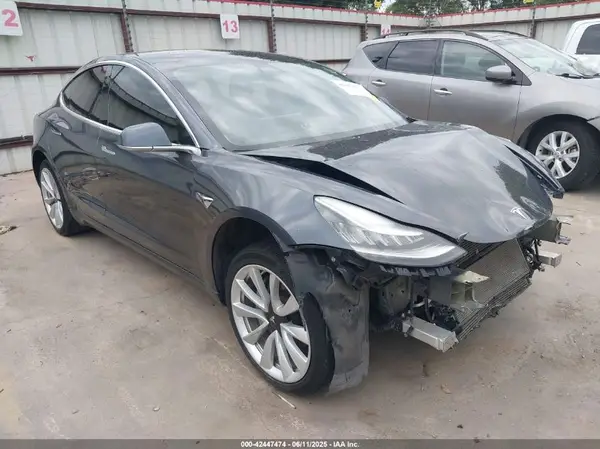 5YJ3E1EA5JF020138 2018 TESLA MODEL 3 - Image 1