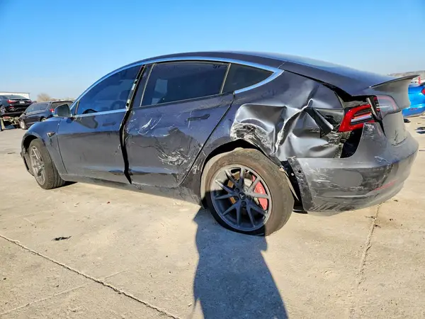 5YJ3E1EA5JF030569 2018 TESLA MODEL 3 - Image 2