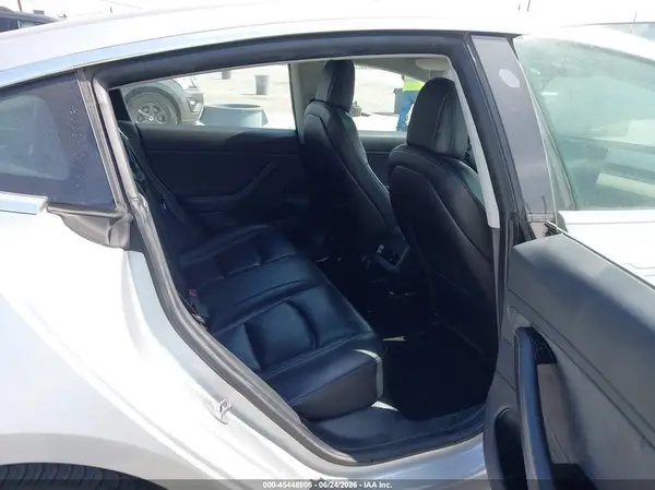 5YJ3E1EA5JF032435 2018 TESLA MODEL 3 - Image 8