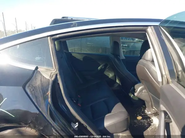 5YJ3E1EA5JF033780 2018 TESLA MODEL 3 - Image 8