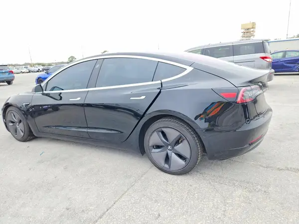 5YJ3E1EA5JF033813 2018 TESLA MODEL 3 - Image 2