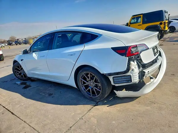 5YJ3E1EA5JF040616 2018 TESLA MODEL 3 - Image 2