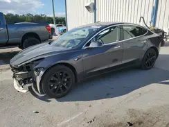 5YJ3E1EA5JF045413 2018 TESLA MODEL 3