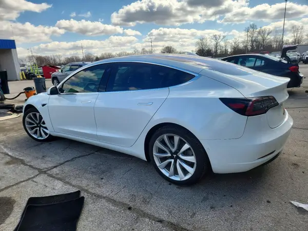 5YJ3E1EA5JF049803 2018 TESLA MODEL 3 - Image 2