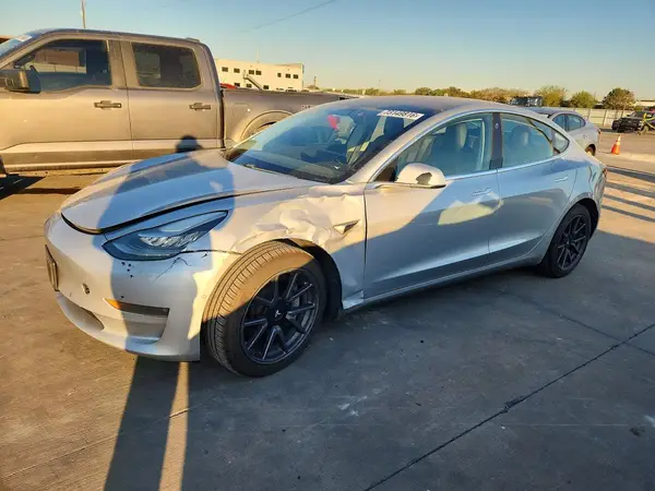 5YJ3E1EA5JF058761 2018 TESLA MODEL 3 - Image 1