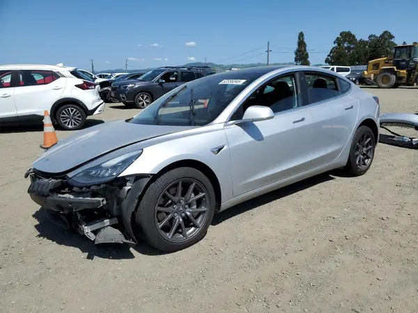 5YJ3E1EA5JF058789 2018 TESLA MODEL 3 - Image 1