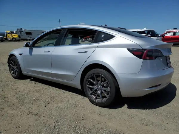 5YJ3E1EA5JF058789 2018 TESLA MODEL 3 - Image 2