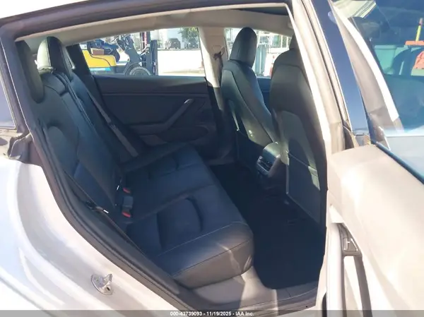 5YJ3E1EA5JF061059 2018 TESLA MODEL 3 - Image 8