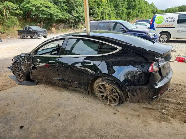 5YJ3E1EA5JF075785 2018 TESLA MODEL 3 - Image 2