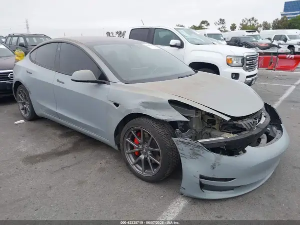 5YJ3E1EA5JF077617 2018 TESLA MODEL 3 - Image 1