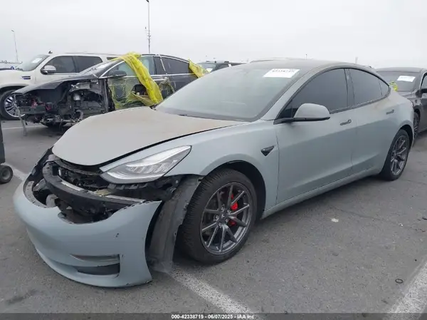 5YJ3E1EA5JF077617 2018 TESLA MODEL 3 - Image 2